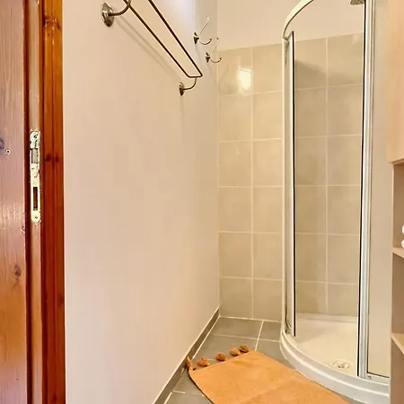 Maki Cirali Hotell